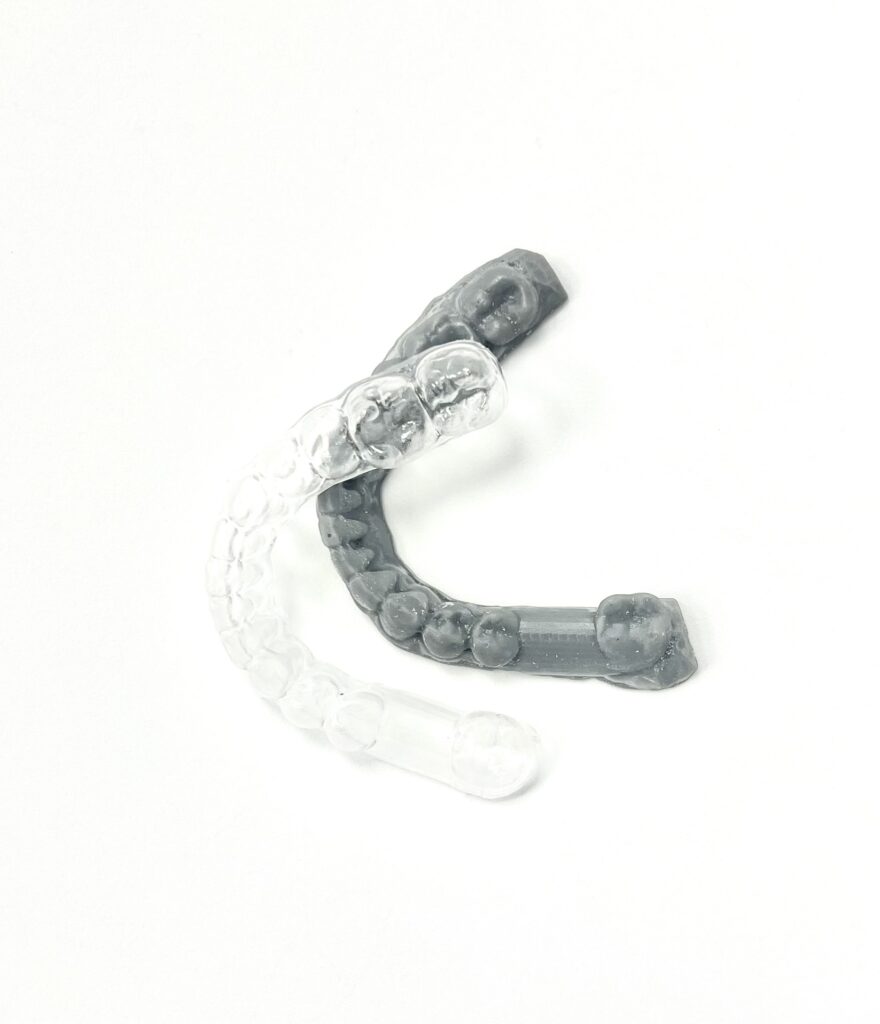 Nakładki wyciskane na modelu drukowanym